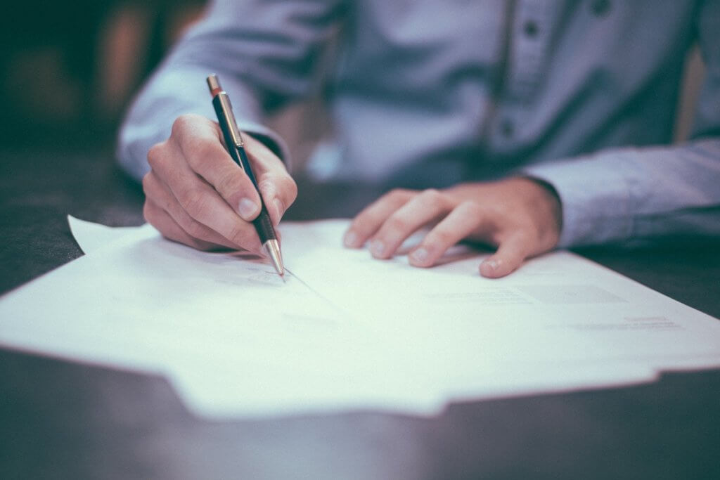 Signing expenses remotely and more safely with Klippa's expense management tool.